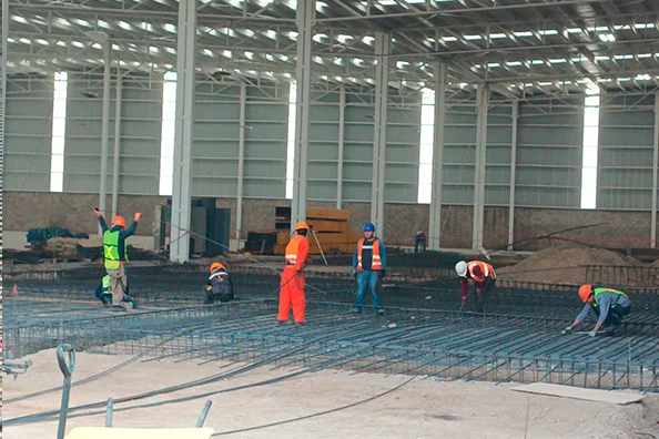 Proyecto industrial con firmes de concreto para Estral en El Salto, Jalisco.